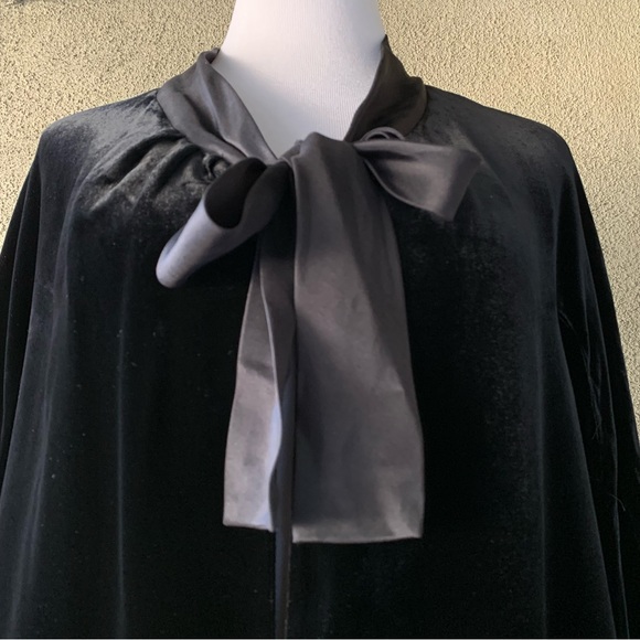 “Pure DKNY” Black Velvet Jacket Bow-Tie Closure Gorgeous size 6 - Picture 4 of 12